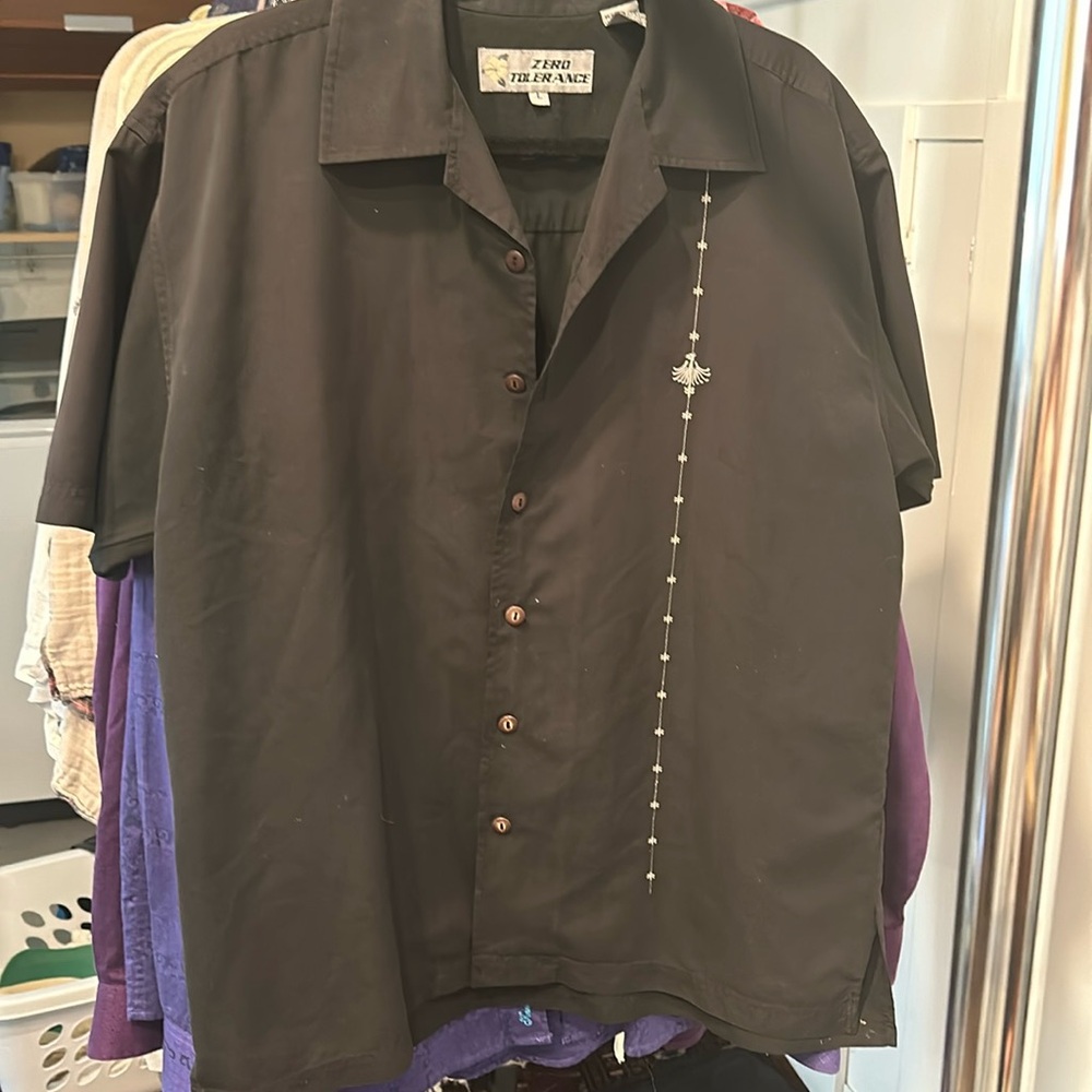Zero tolerance men’s short sleeve button black top. Feels like silk EUC